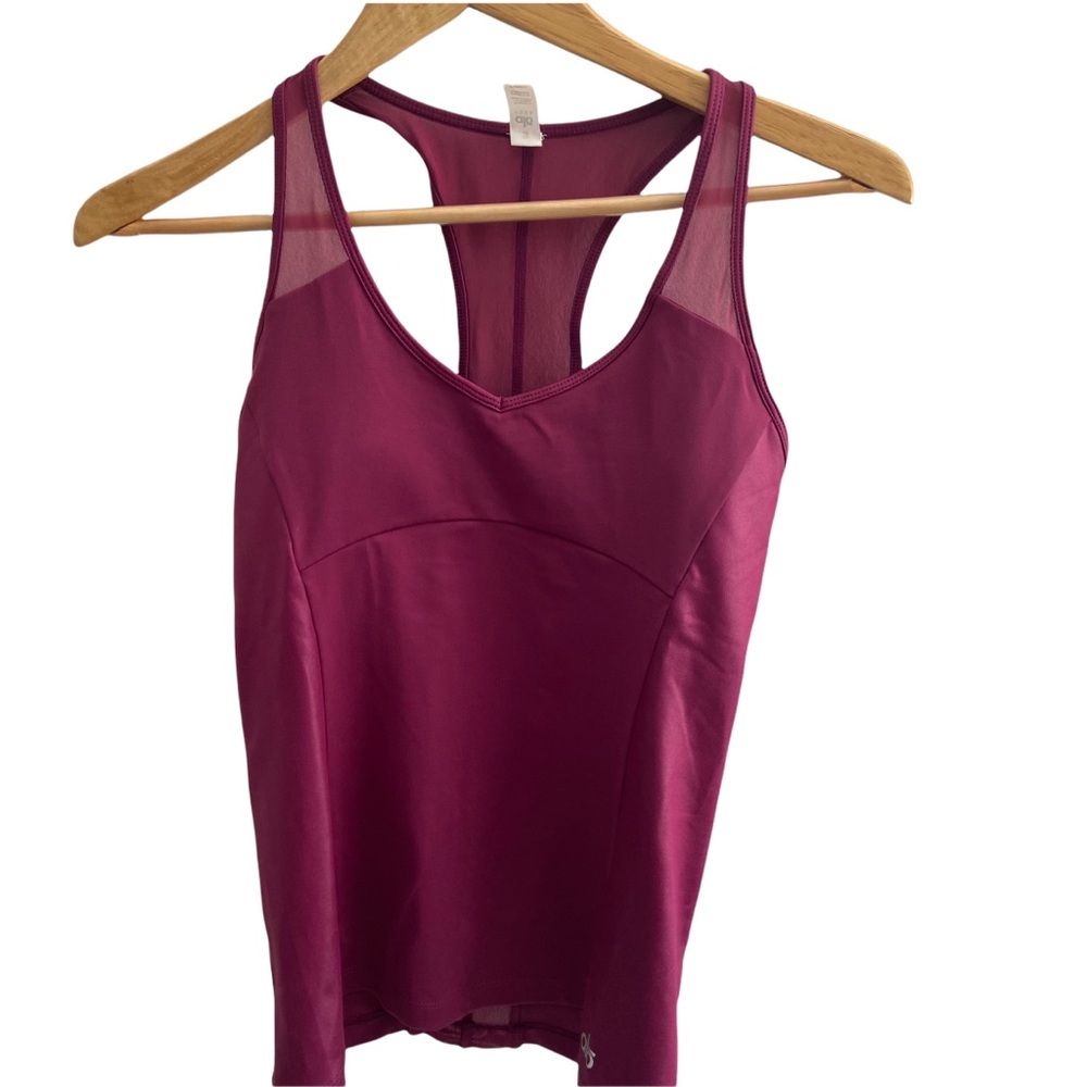 Alo yoga Tank top 
Color burgundy Size small